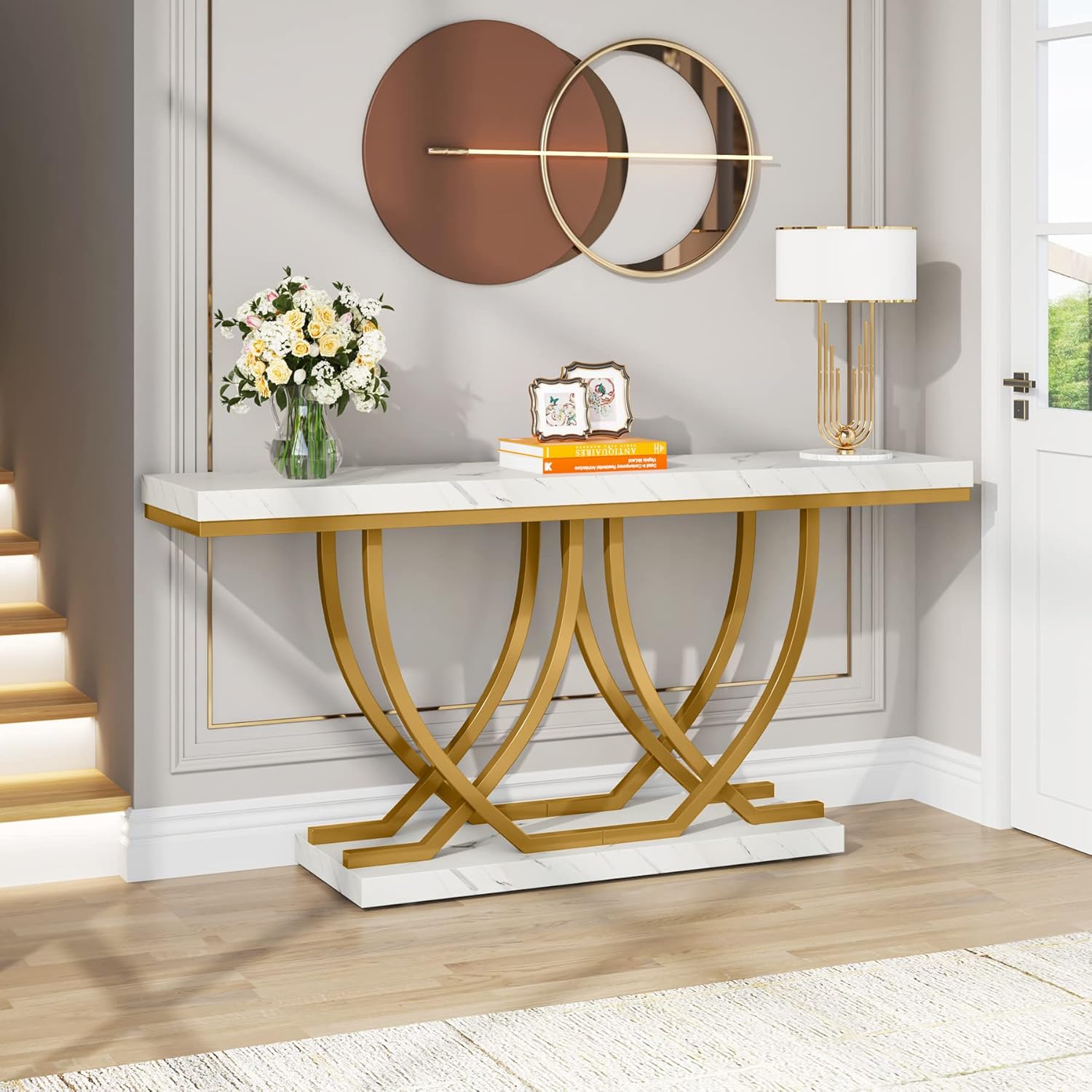 Moderner weiß-goldener Konsolentisch mit goldenen Metallbeinen, Kunstmarmor, schmal
