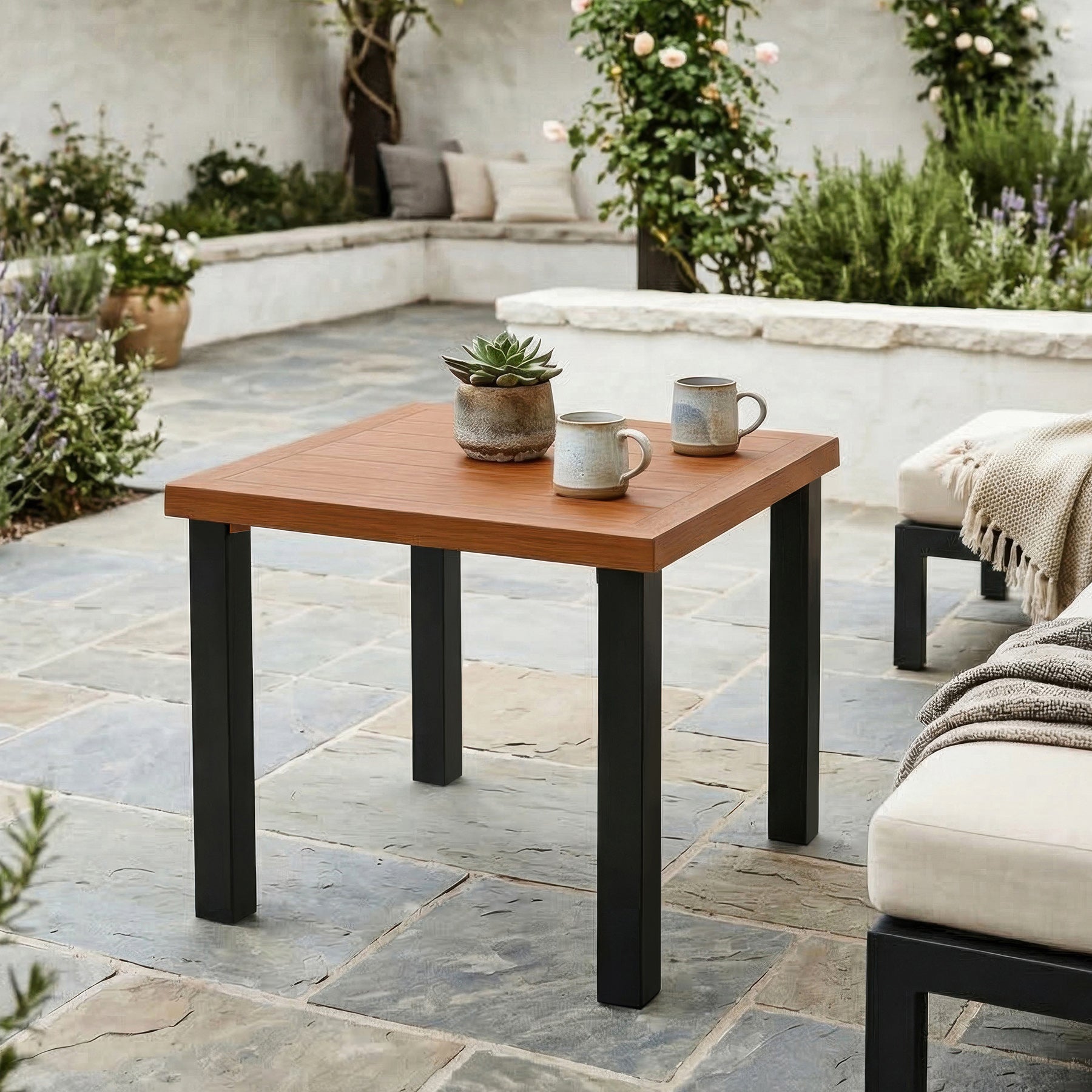 Outdoor Beistelltisch wetterfest, Balkontisch mit Holzoptik, Gartentisch mit stabilem Metallgestell